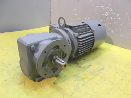 Sew Eurodrive SF32 DT71D4BMG Getriebemotor 0,37 kW 105 U/min – RESALE