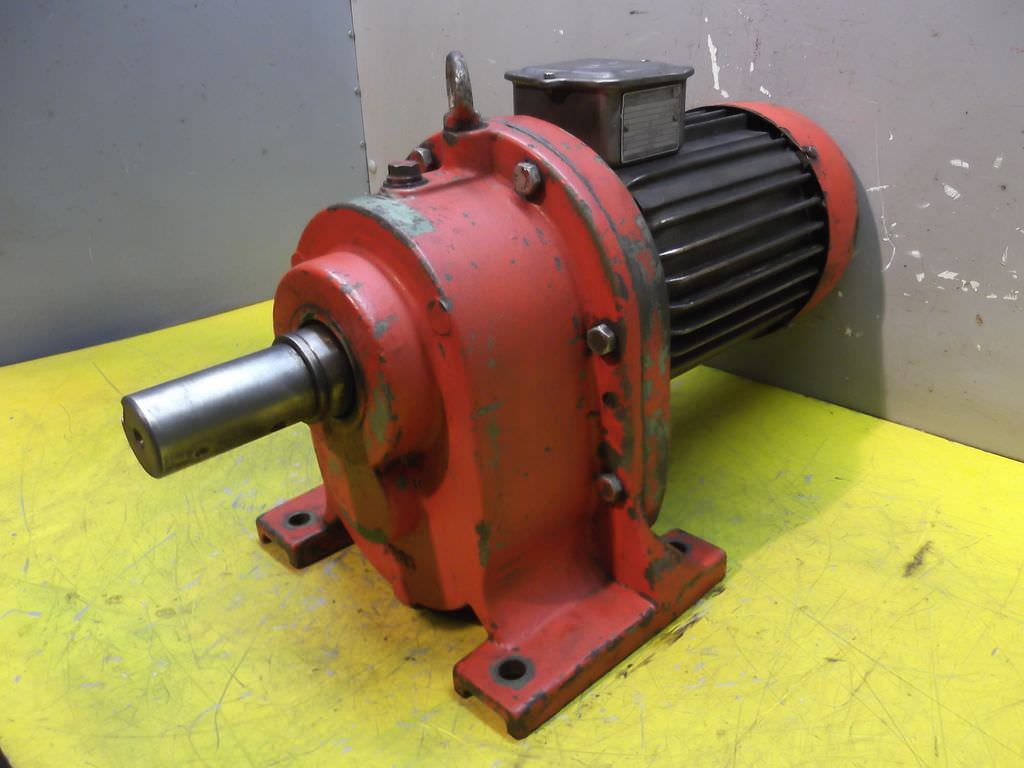 VEM 73 KRA 90/3/6 Getriebemotor 0,6 kW 32 U/min