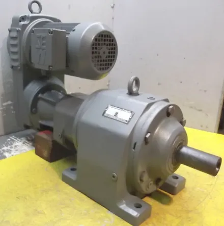 Sew Eurodrive R72-43-V01 regelbarer Getriebemotor 0,37 kW 1,2-6 U/min – RESALE