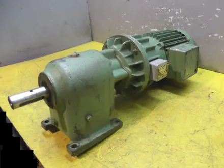 Lenze 12.102.05.1.1 Getriebemotor 0,55 kW 150 U/min – RESALE