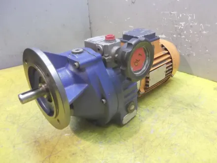 Motovario TKRF/5 regelbarer Getriebemotor 0,37 kW 26-143 U/min – RESALE