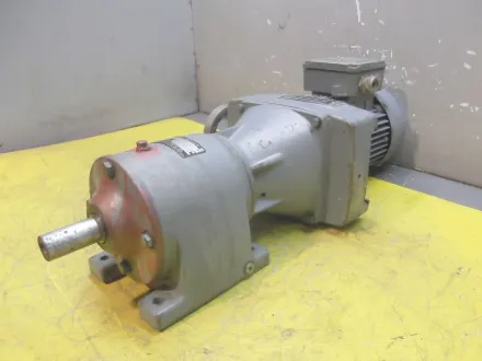 Sew Eurodrive R40 / DF12DT71D-4 regelbarer Getriebemotor 0,37 kW 22-110 U/min – RESALE