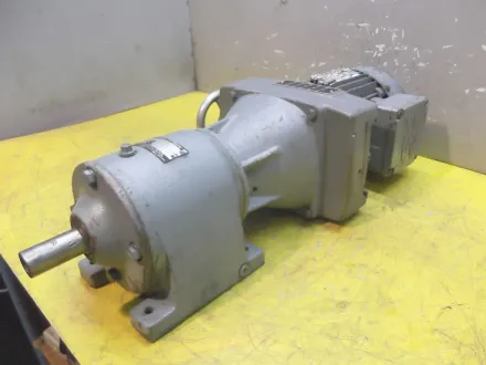 Sew Eurodrive R40 / DF12DT71D-4 regelbarer Getriebemotor 0,37 kW 43-215 U/min – RESALE
