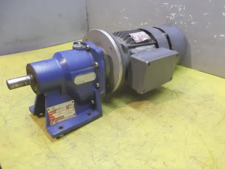Motovario TRC/2 Getriebemotor 0,37 kW 107 U/min – RESALE