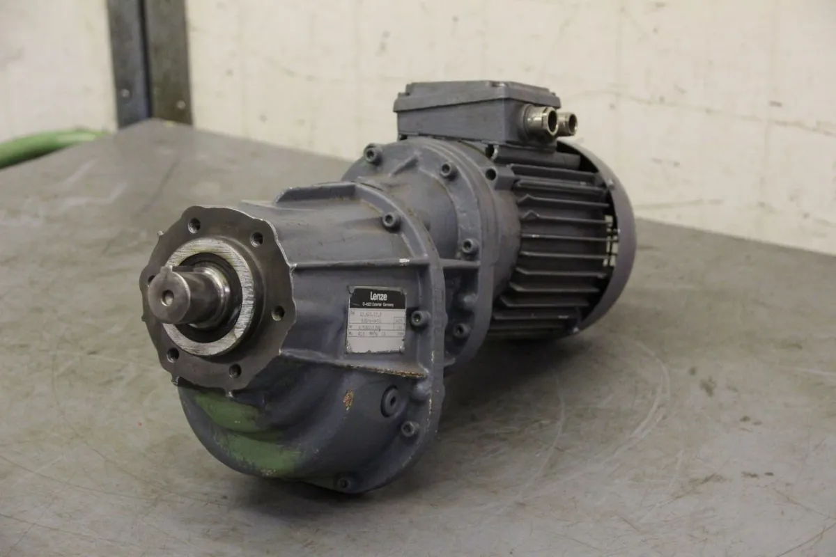 Lenze 8D4-998H Getriebemotor 0,55 kW 10 U/min