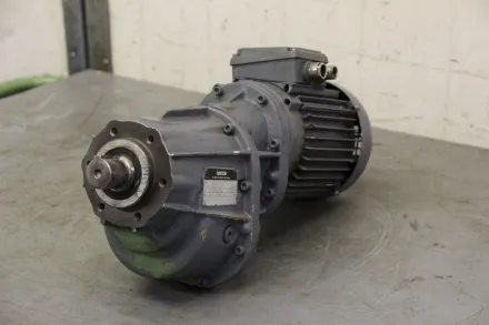 Lenze 8D4-998H Getriebemotor 0,55 kW 10 U/min – RESALE