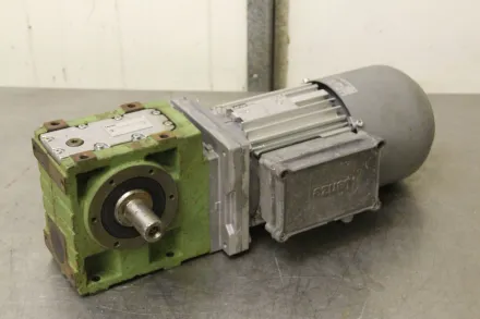 Lenze MDXMA2M080-12 Getriebemotor 0,55 kW 109 U/min – RESALE