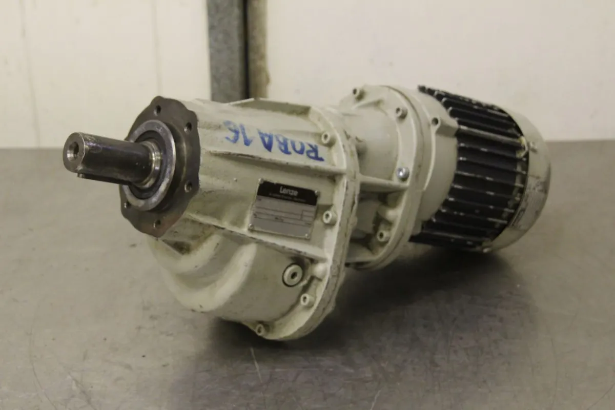 Lenze 7KC4-063H Getriebemotor 0,37 kW 13 U/min