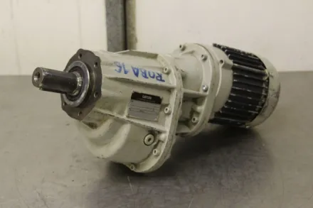 Lenze 7KC4-063H Getriebemotor 0,37 kW 13 U/min – RESALE
