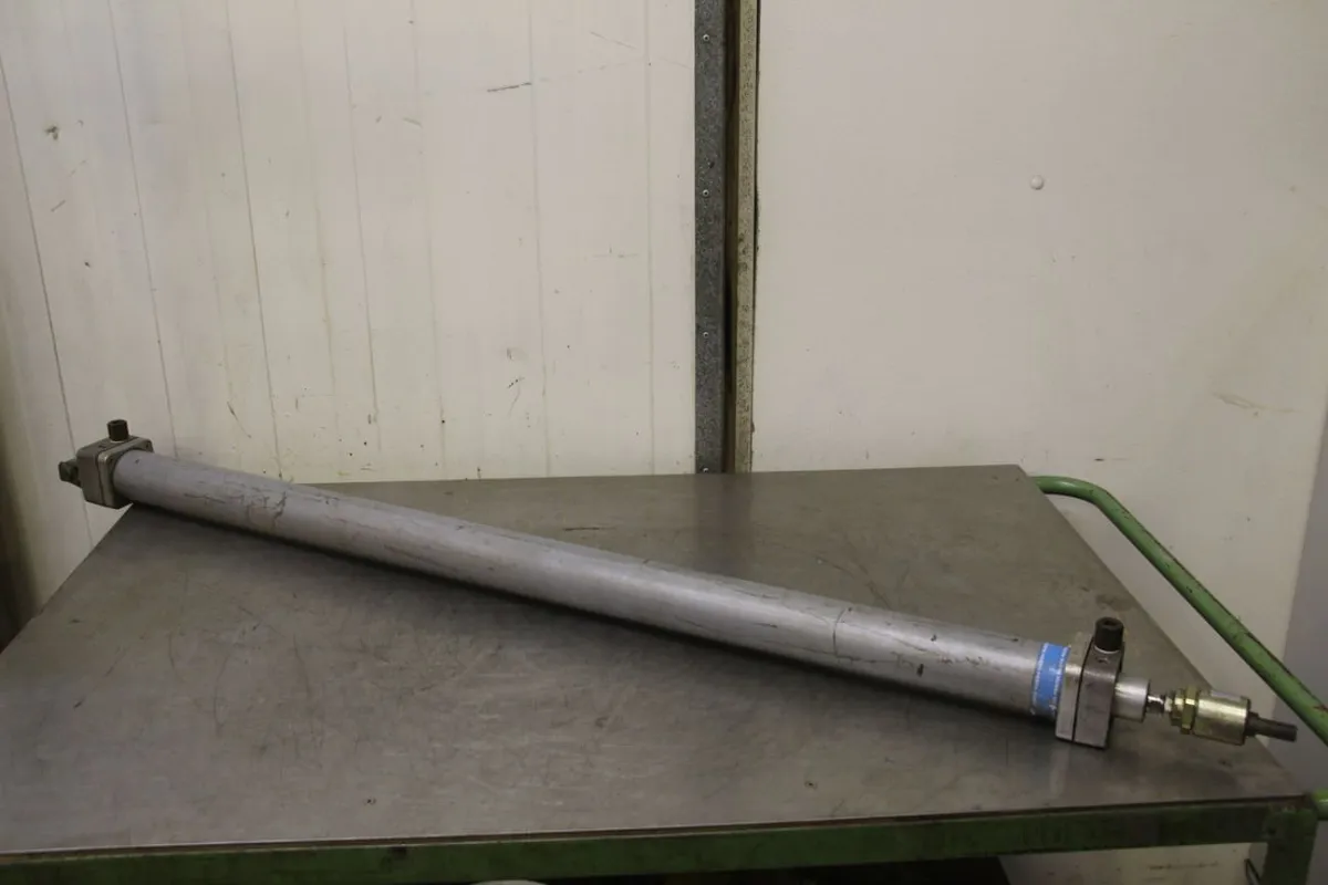 Festo Hub 1180 mm Pneumatikzylinder