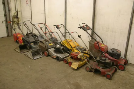 Verschiedene Hersteller verschiedene Typen Rasenmäher 9 Stück – RESALE