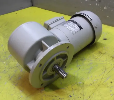 Bauer E3-20/DO44-141B Getriebemotor 0,055 kW 27 U/min – RESALE