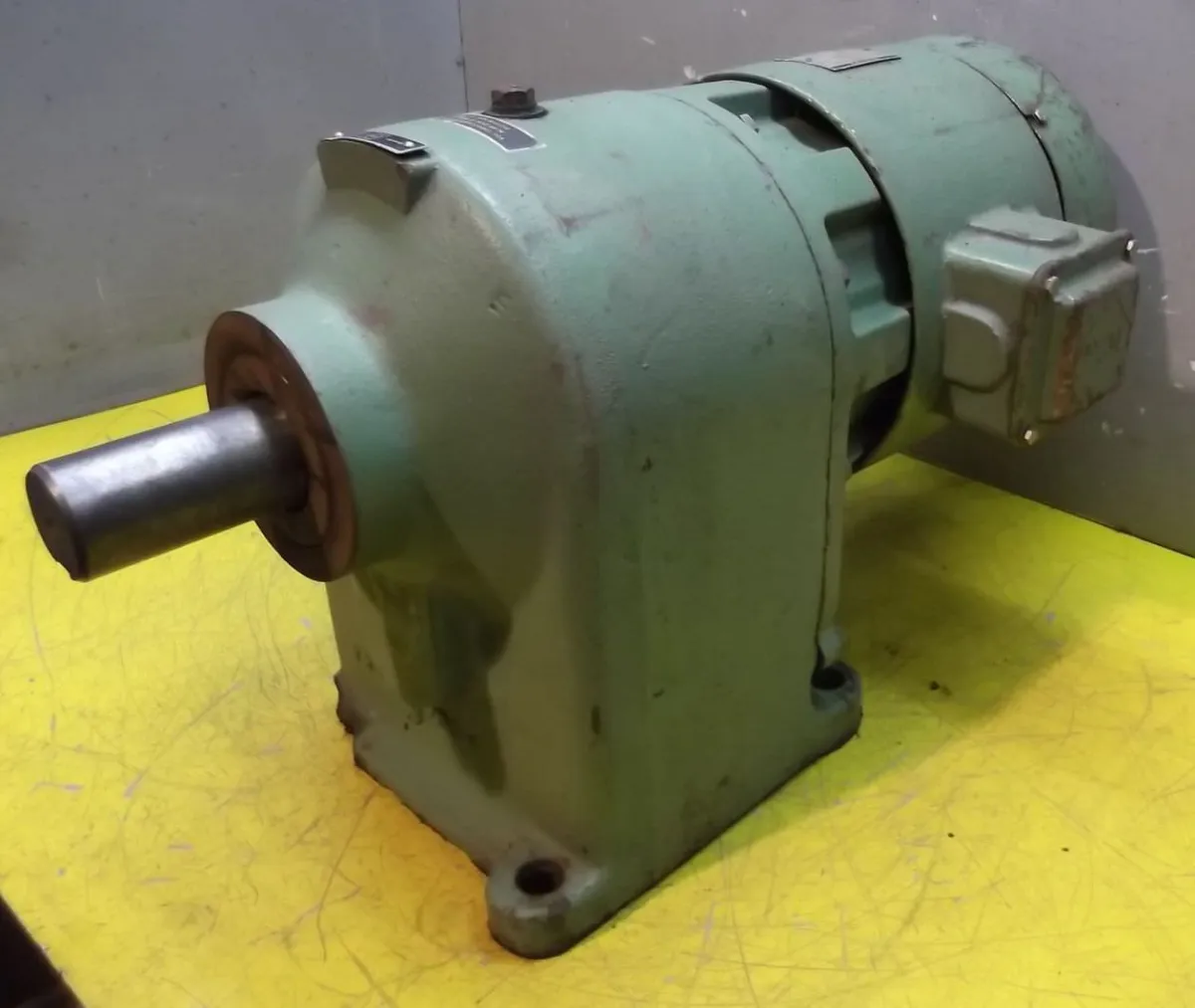 VEM ZDA334 Getriebemotor 1,1 kW 102 U/min