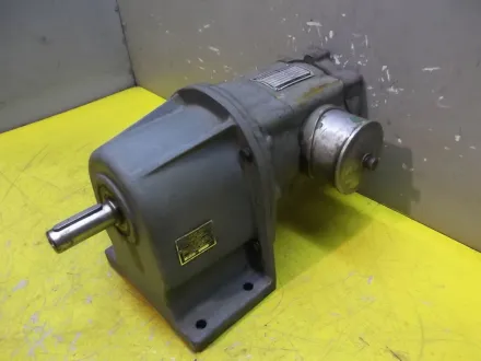 Bauer D0040/81 Getriebemotor 0,1 kW 333 U/min – RESALE