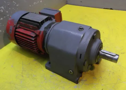 Sew Eurodrive R43DT71C6 Getriebemotor 0,15 kW 9 U/min – RESALE