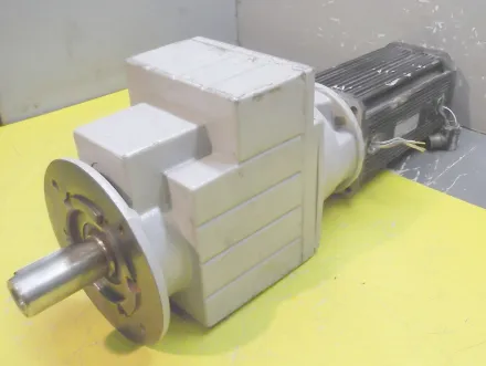 Lenze MDFKARS080-22 Servomotor 3,9 kW 70 U/min – RESALE