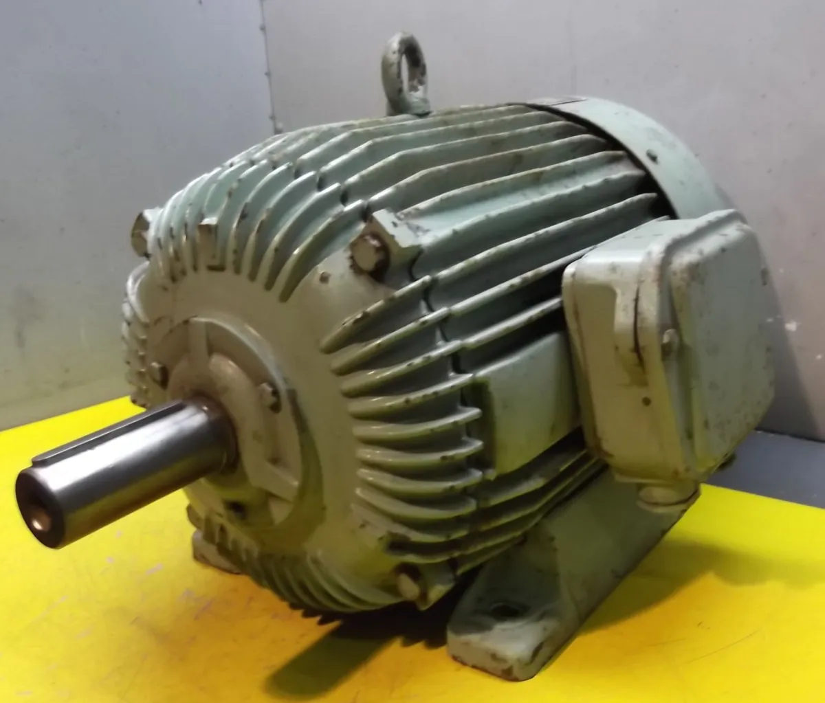 BEN KDY180M-8/4 Elektromotor 4/16 kW 740/1470 U/min