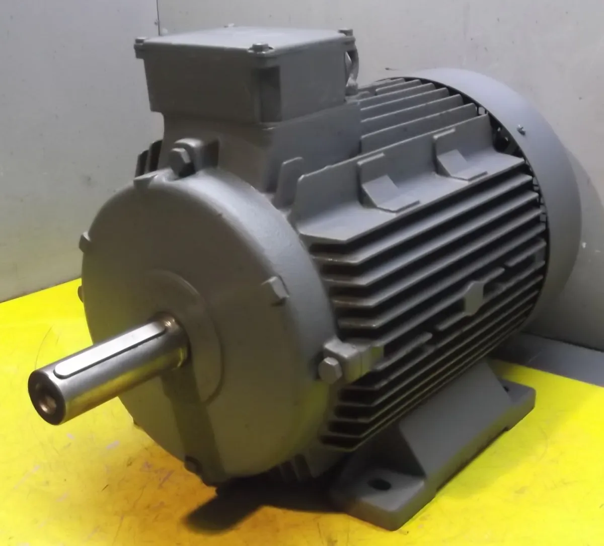 ATB A160M/6/4B-21HRN Elektromotor 3/9 kW 960/1450 U/min