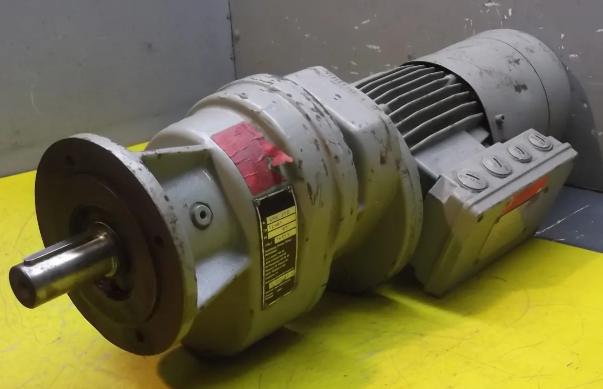SSB DSG-12/30-01-0410.208.40-N-V3 Getriebemotor 0,55 kW 2/18 U/min