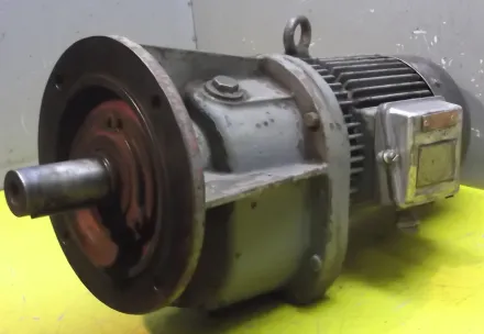 Bauer DKF963/216 Getriebemotor 0,75 kW 21,5 U/min – RESALE