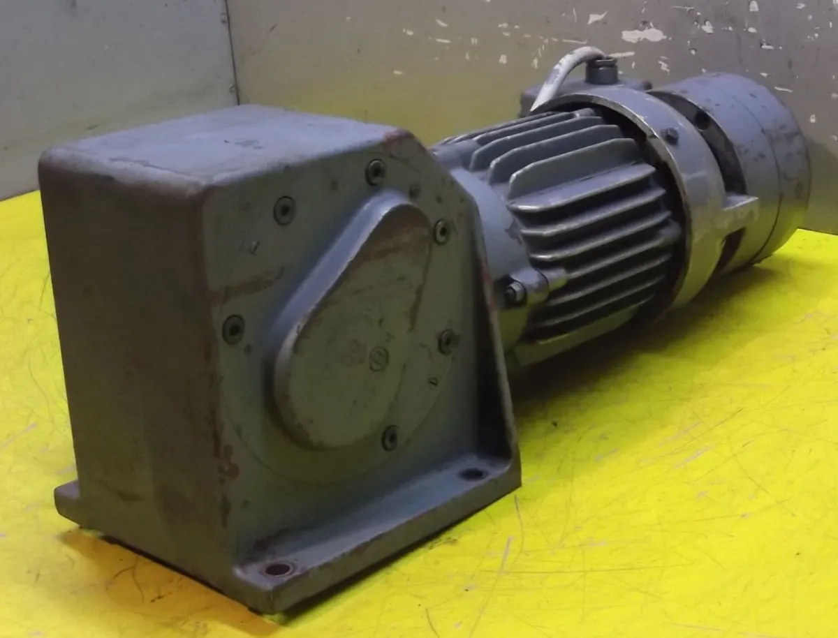 BAUER DK64S/3-1112/163 Getriebemotor 0,18 kW 11 U/min