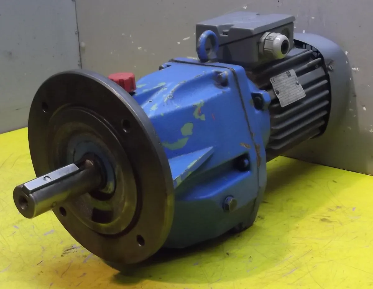 VEM K21R80G4 Getriebemotor 0,75 kW 32 U/min