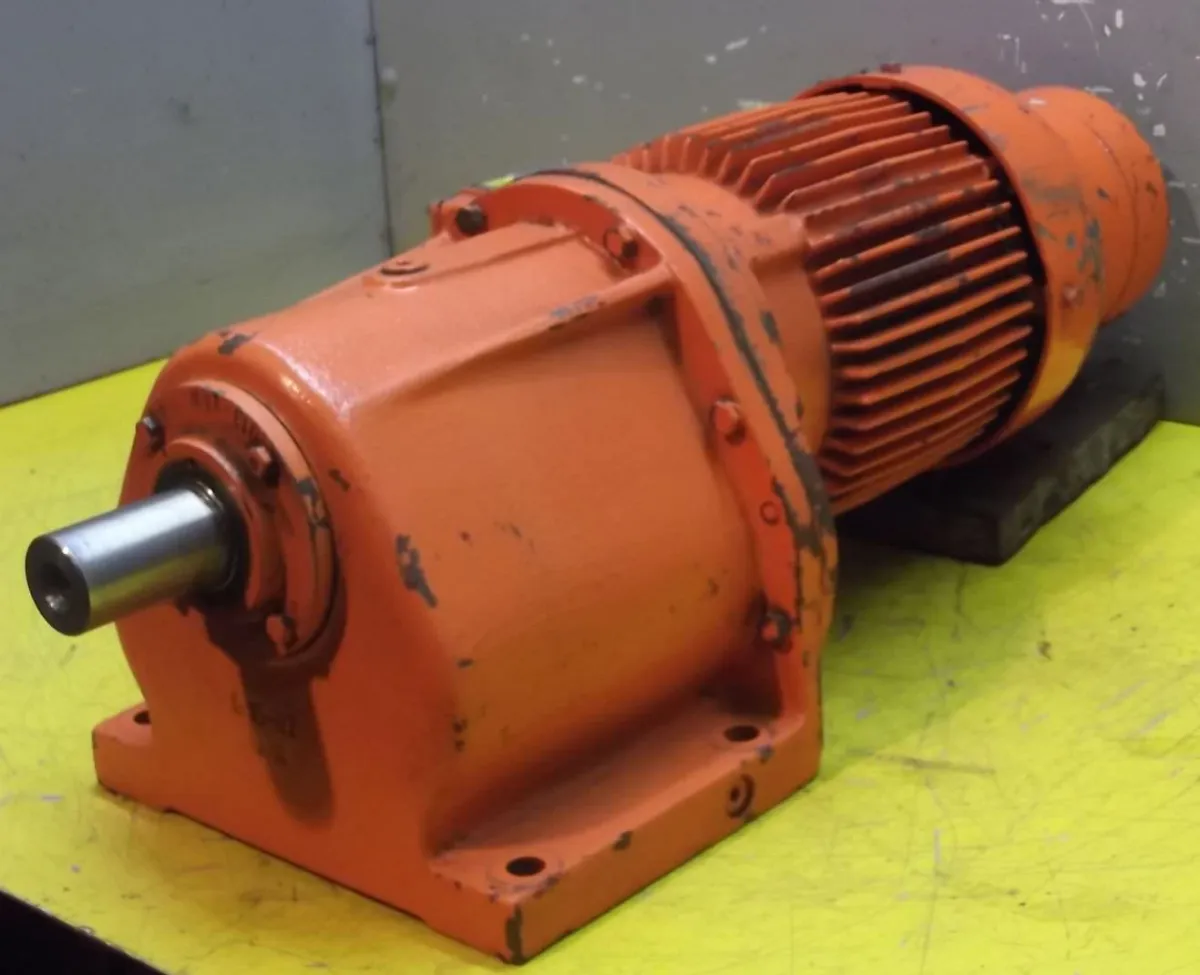 Bauer G12-11/DPK8122-200-SG Getriebemotor 0,063/0,4 kW 13/80 U/min