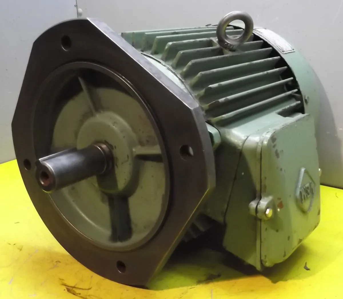 VEM KR1601/8-4 Elektromotor 3,8/6 kW 725/1440 U/min