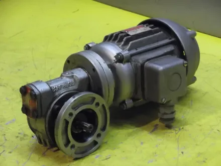 Bonfiglioli 55BN-2 Getriebemotor 0,12 kW 280 U/min – RESALE