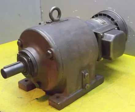 Sew R6eD374-2 Getriebemotor 0,37/0,48 kW 31/62 U/min – RESALE