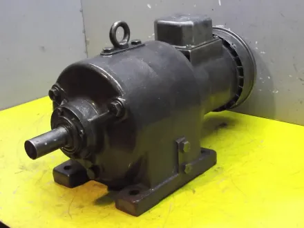 Sew R6eD374-2 Getriebemotor 0,37/0,48 kW 20/40 U/min – RESALE