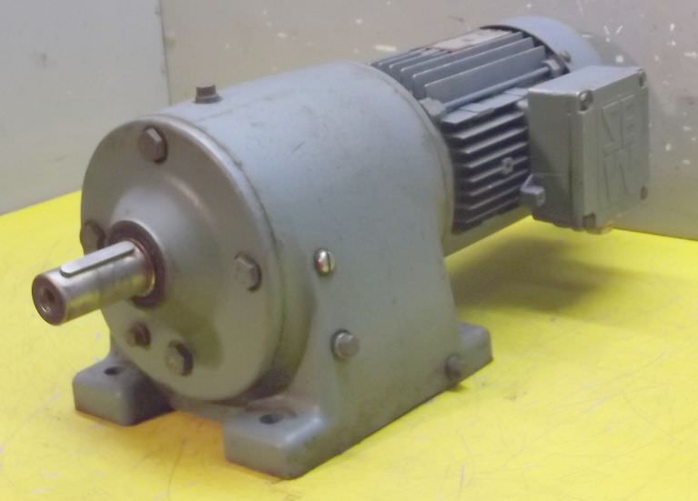 SEW Eurodrive R60DT80K4 Getriebemotor 0,55 kW 50 U/min