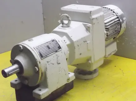 Sew Eurodrive DFT71D4 regelbarer Getriebemotor 0,37 kW 27-137 U/min – RESALE