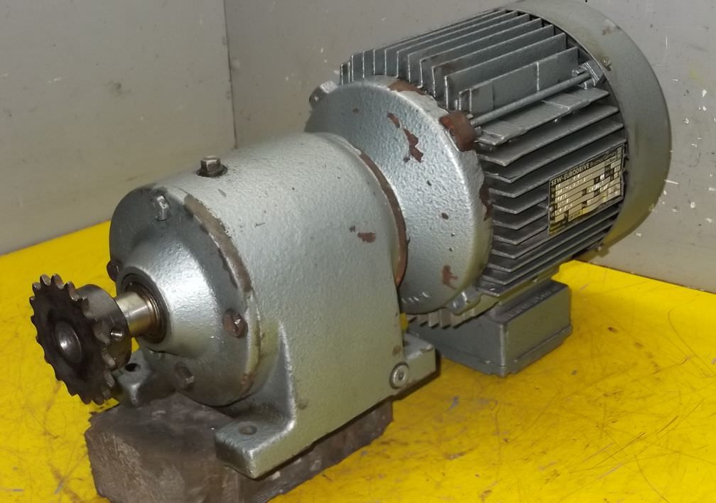SEW Eurodrive R40DT90L6-4 Getriebemotor 0,48/0,75 kW 84/128 U/min