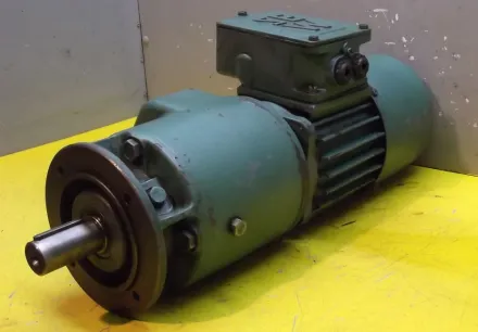 Sew RF53VD22-4M Getriebemotor 0,37 kW 46 U/min – RESALE