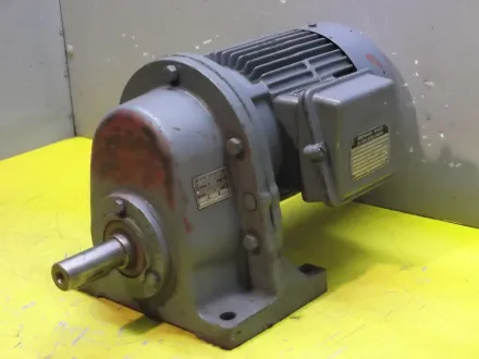 Bauer DKP8842E/200 Getriebemotor 0,075/0,15 kW 325/650 U/min – RESALE