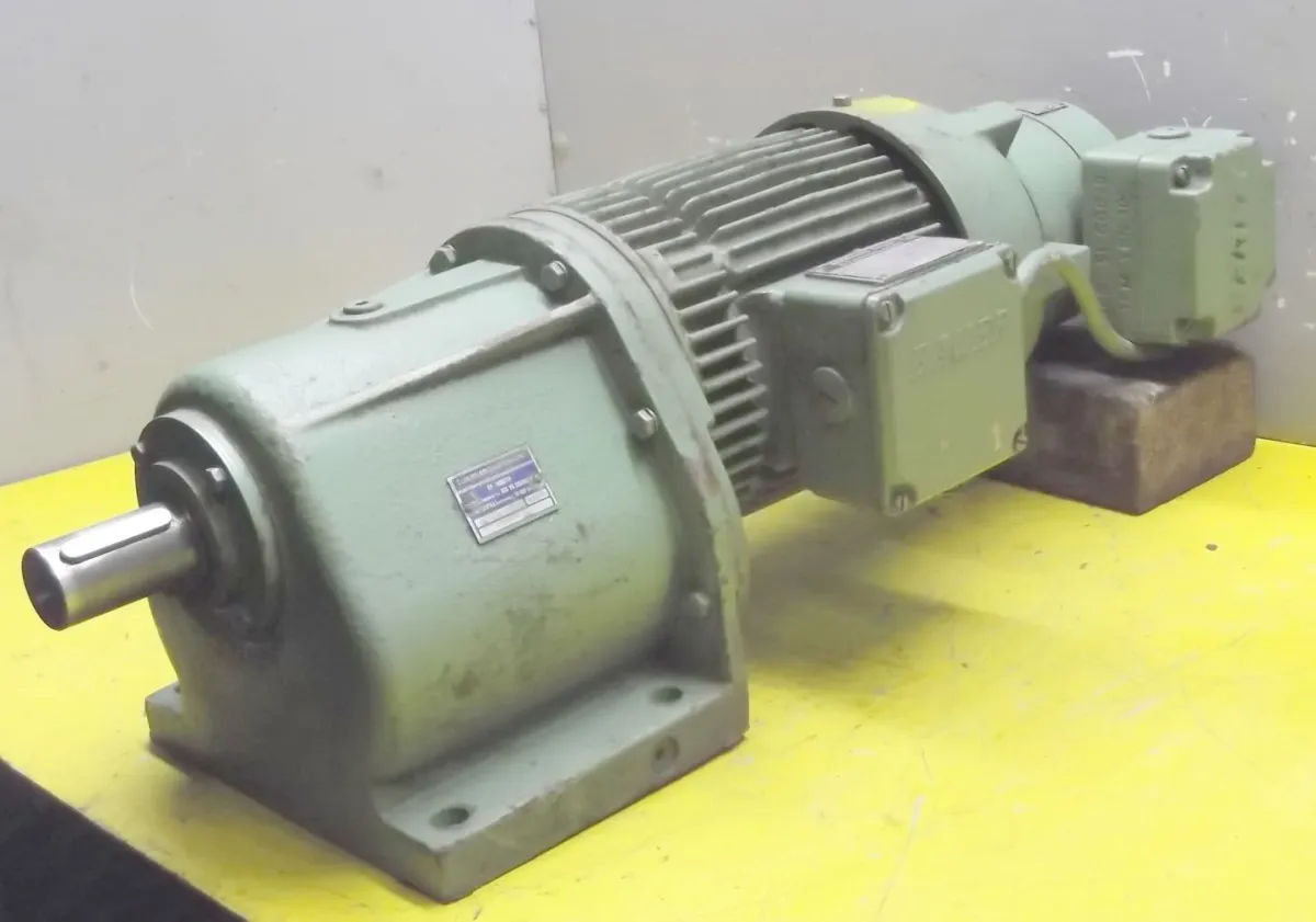 BAUER G12-11/DK84-200 Getriebemotor 0,55 kW 54 U/min
