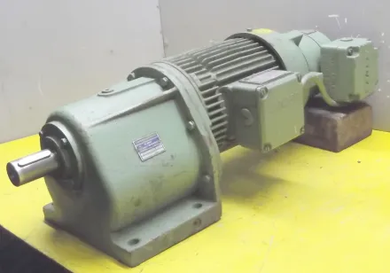 Bauer G12-11/DK84-200 Getriebemotor 0,55 kW 54 U/min – RESALE