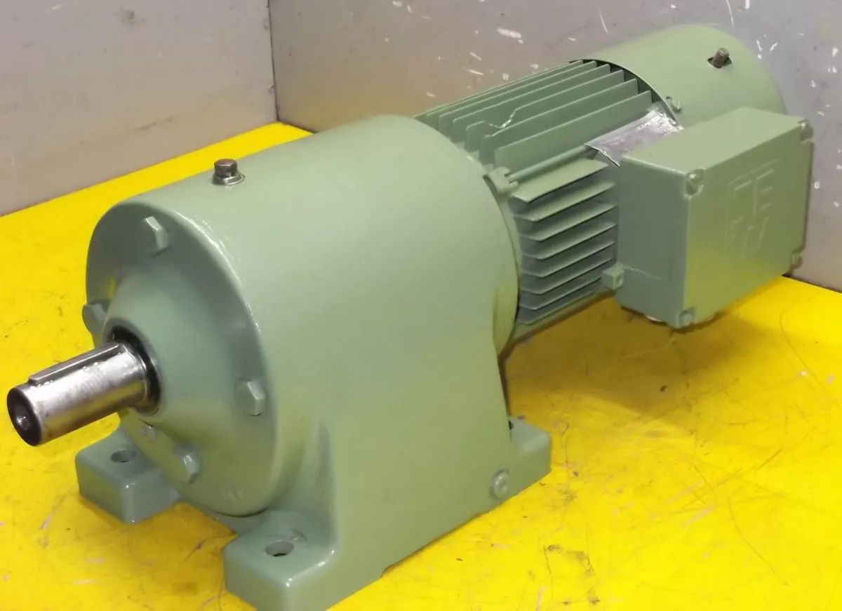 SEW Eurodrive R60DT80K4BHZ Getriebemotor 0,55 kW 42 U/min