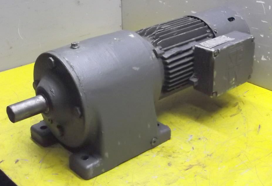 SEW Eurodrive R60DT80N8/2B Getriebemotor 0,12/0,48 kW 27/117 U/min