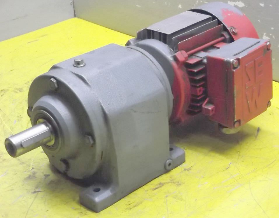 SEW Eurodrive R43DT71C6 Getriebemotor 0,15 kW 9 U/min