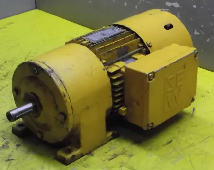 Sew Eurodrive R30DT71K4B Getriebemotor 0,15 kW 57 U/min – RESALE