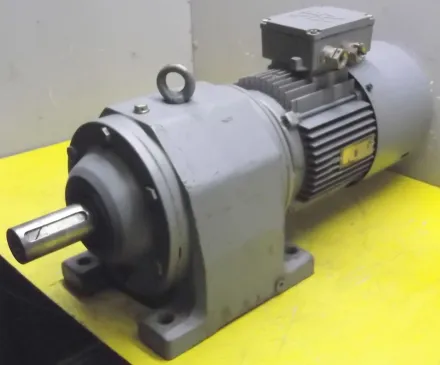 Sew Eurodrive R73WD90S-4 Getriebemotor 0,88/1,3 kW 21/41 U/min – RESALE