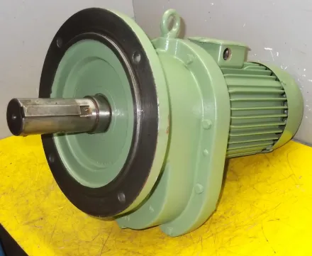 Vem Z4KRA100.2/4 Getriebemotor 1,5 kW 100 U/min – RESALE