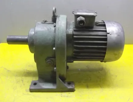 Vem Z3KR90,1/4/S Getriebemotor 0,8 kW 40 U/min – RESALE
