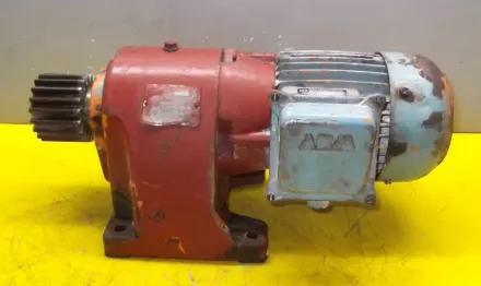 Baumüller II/D34/8 Getriebemotor 0,25 kW 13 U/min – RESALE