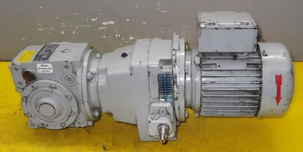 Stöber R17/VW1-1011-037-4 regelbarer Getriebemotor 0,37 kW 24,3-170 U/min – RESALE