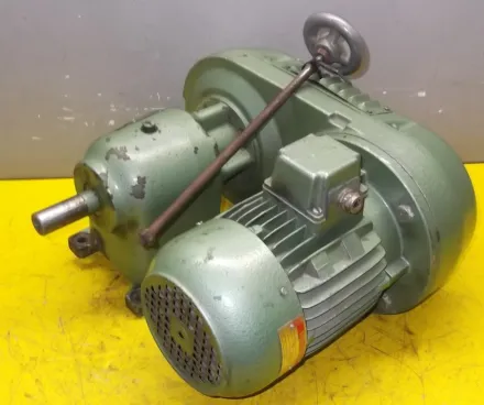 Lenze 155-ZNA0-80-4 regelbarer Getriebemotor 0,75 kW 21-118 U/min – RESALE