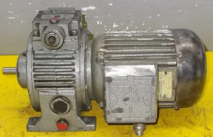 Lenze 11.512.03.00.0 regelbarer Getriebemotor 0,18 kW 82-490 U/min – RESALE
