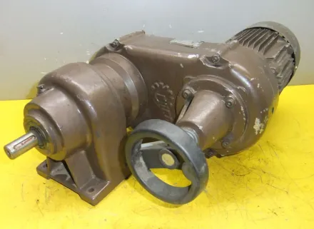 Nord Getriebebau SK01-R1000-/1/L/4 regelbarer Getriebemotor 0,37 kW 33-165 U/min – RESALE
